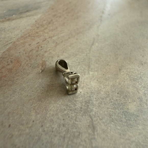 Elegant Silver Pendant with Triple Diamond Design - Picture 4 of 4